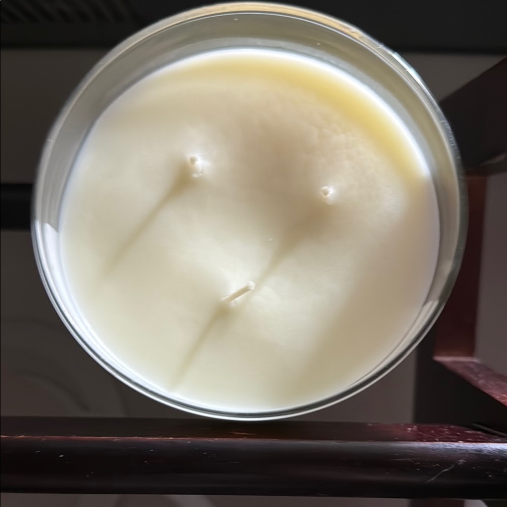 Bath & Body Works Fresh Orange 🍊 3 Wick Candle - Picture 2 of 3